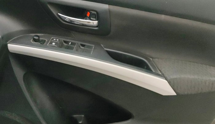 2017 Maruti S Cross ZETA 1.3, Diesel, Manual, 1,30,158 km, Driver Side Door Panels Control