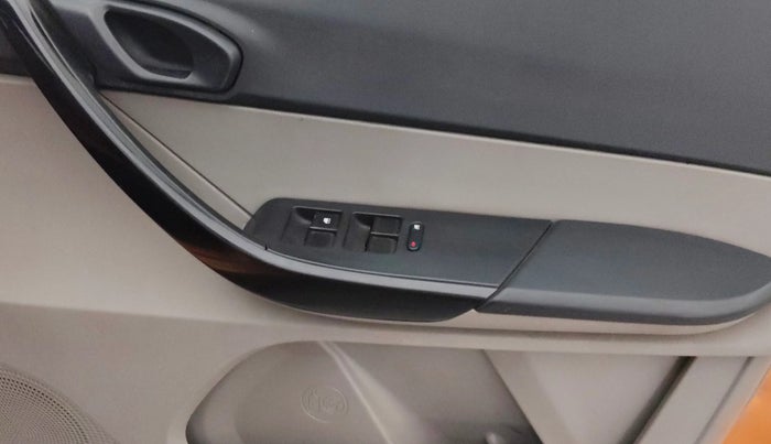 2018 Tata Tiago XT PETROL, Petrol, Manual, 64,109 km, Driver Side Door Panels Control