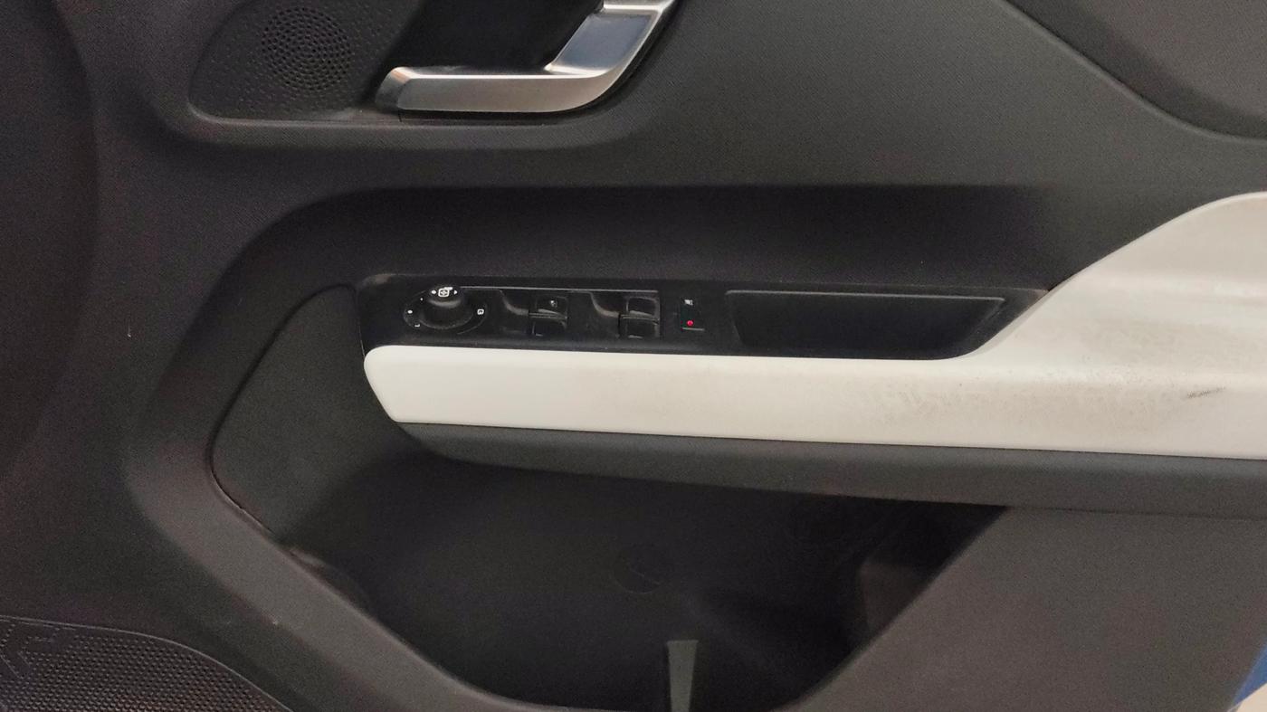 2021 Tata PUNCH CREATIVE  1.2 RTN DUAL TONE, Petrol, Manual, 30,571 km, Driver Side Door Panels Control