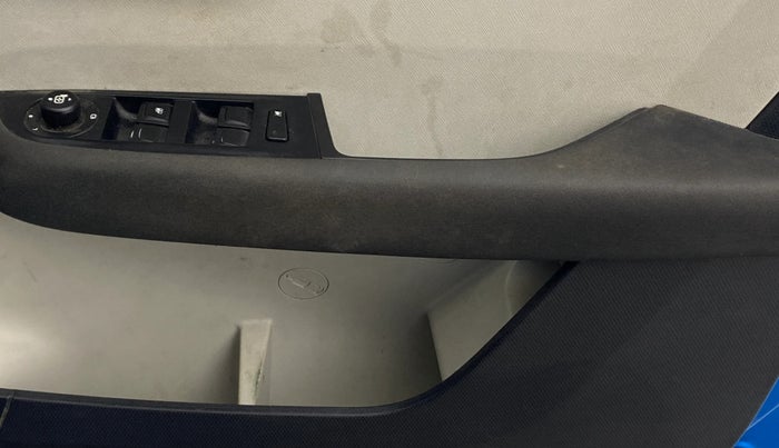 2022 Tata ALTROZ XZ PETROL, Petrol, Manual, 42,232 km, Driver Side Door Panels Control