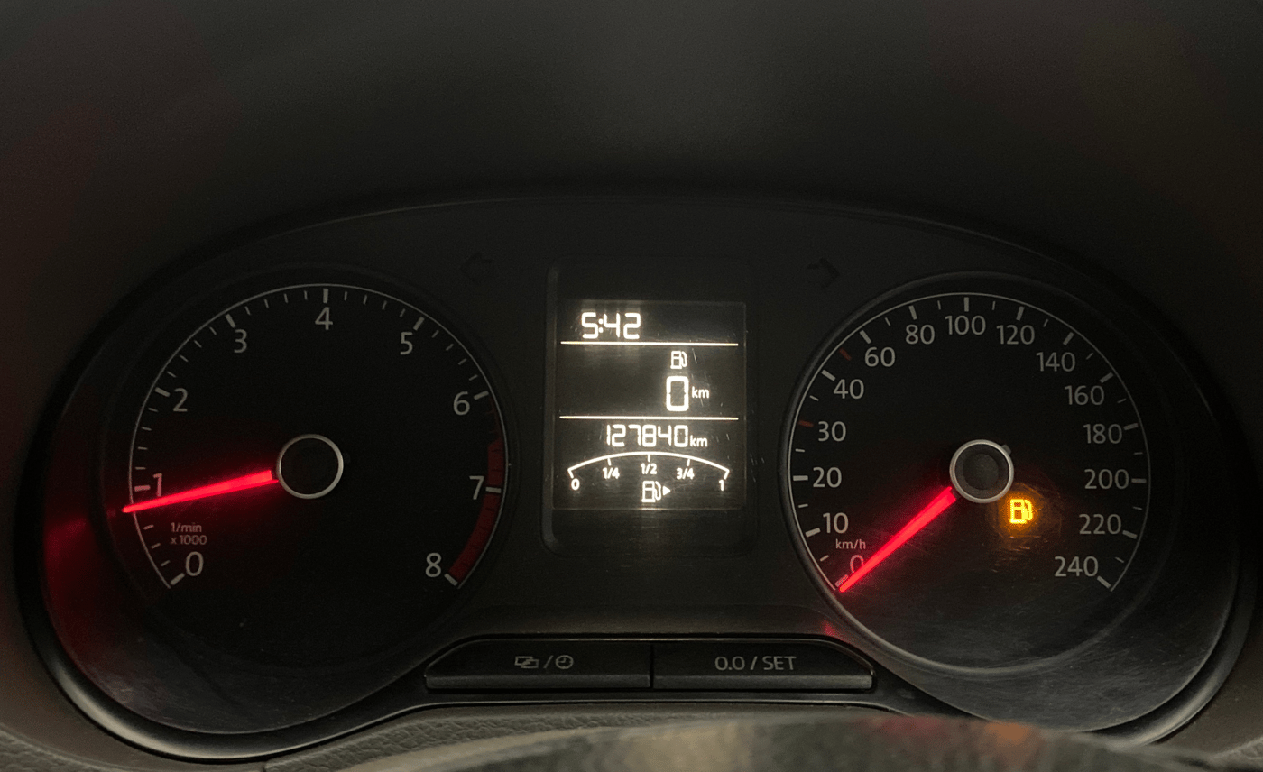 2015 Volkswagen Vento HIGHLINE 1.6 MPI, Petrol, Manual, 1,27,839 km, Odometer Image