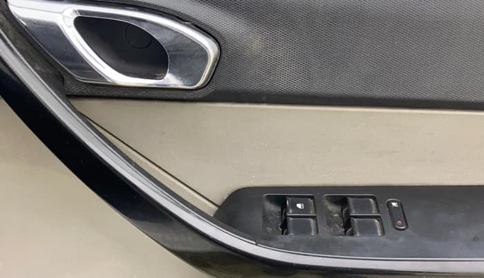 2017 Tata Tiago XZA PETROL, Petrol, Automatic, 81,816 km, Driver Side Door Panels Control
