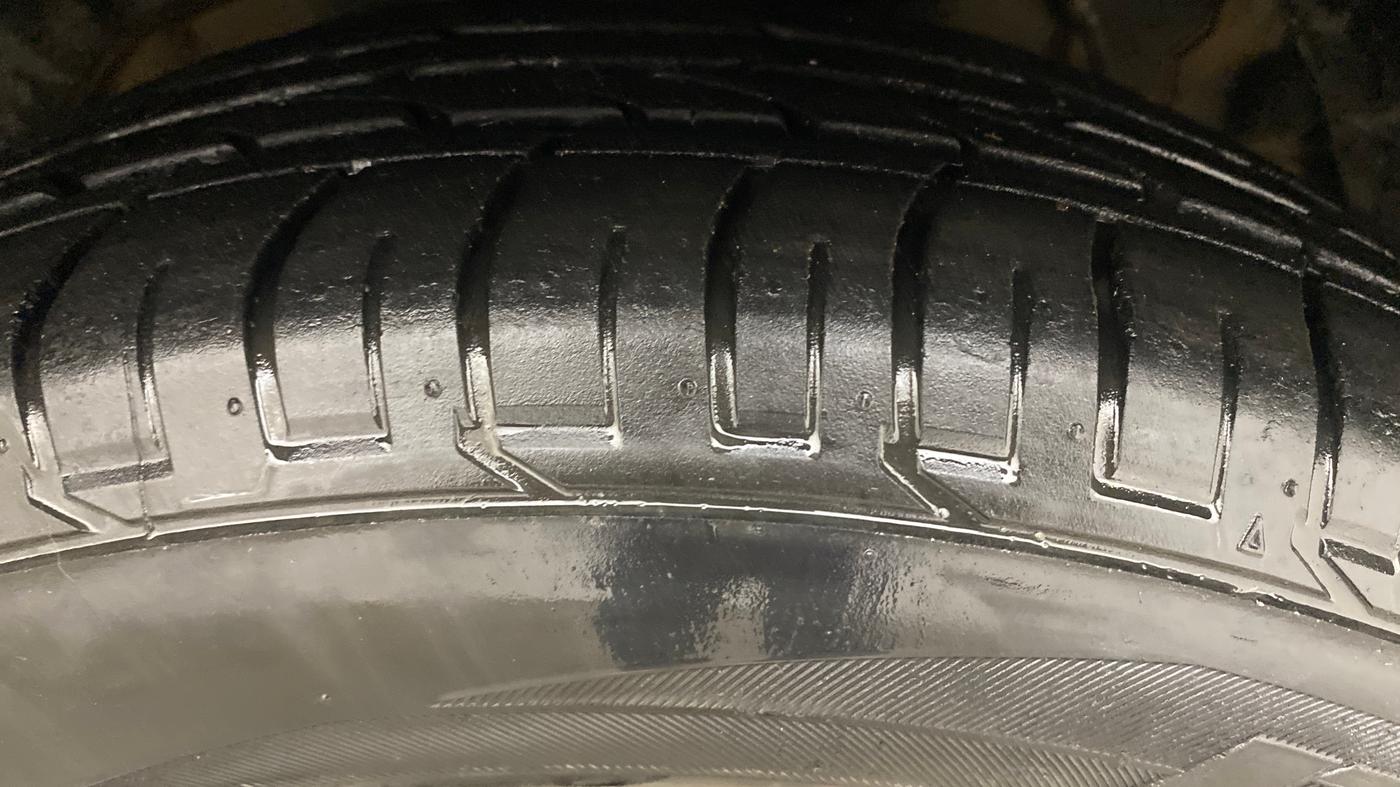 2020 Mahindra XUV300 W8 (O) 1.2 PETROL, Petrol, Manual, 96,192 km, Right Front Tyre Tread