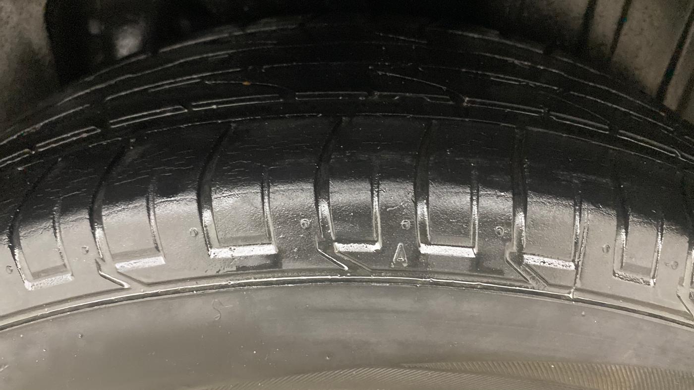 2020 Mahindra XUV300 W8 (O) 1.2 PETROL, Petrol, Manual, 96,192 km, Left Rear Tyre Tread
