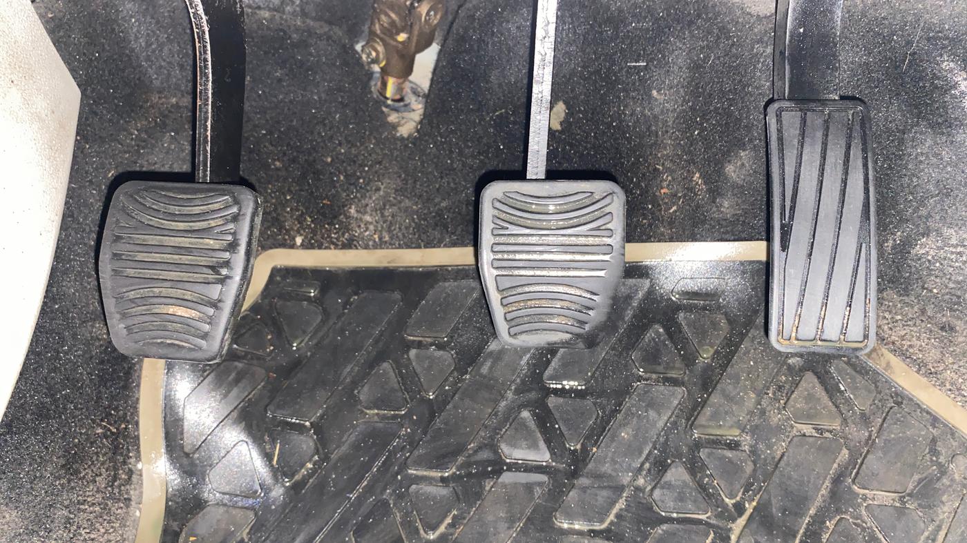 2020 Mahindra XUV300 W8 (O) 1.2 PETROL, Petrol, Manual, 96,192 km, Pedals