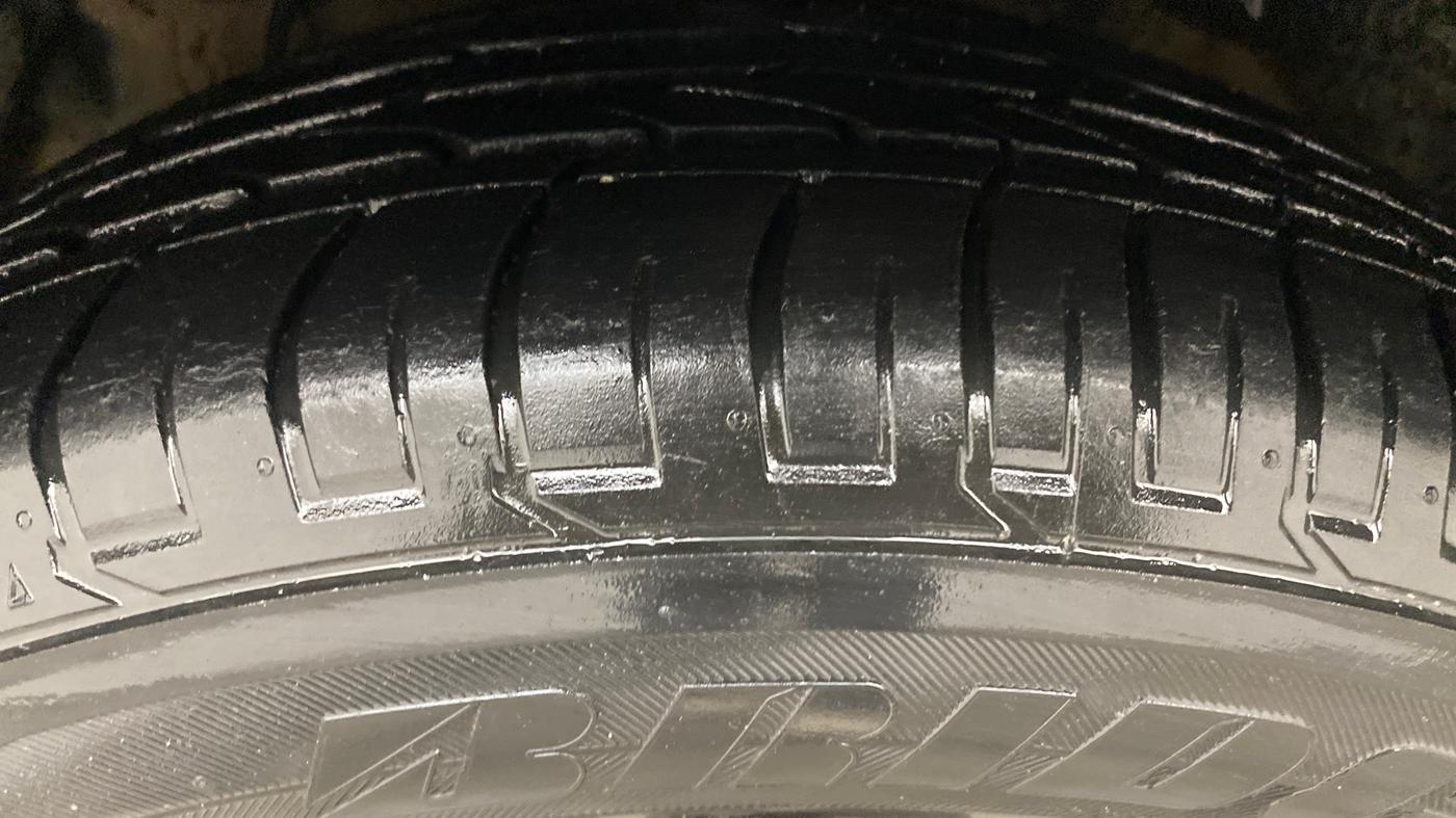 2020 Mahindra XUV300 W8 (O) 1.2 PETROL, Petrol, Manual, 96,192 km, Left Front Tyre Tread