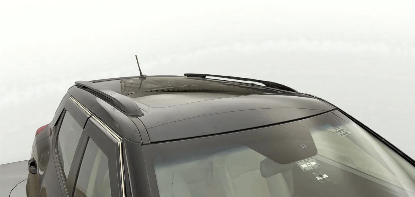 2020 Mahindra XUV300 W8 (O) 1.2 PETROL, Petrol, Manual, 1,04,286 km, Moonroof/ Sunroof