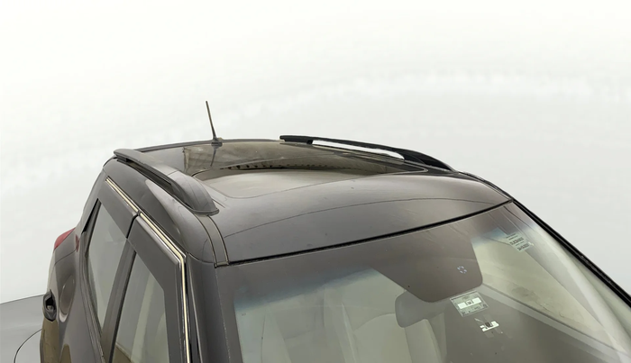 2020 Mahindra XUV300 W8 (O) 1.2 PETROL, Petrol, Manual, 1,04,286 km, Moonroof/ Sunroof