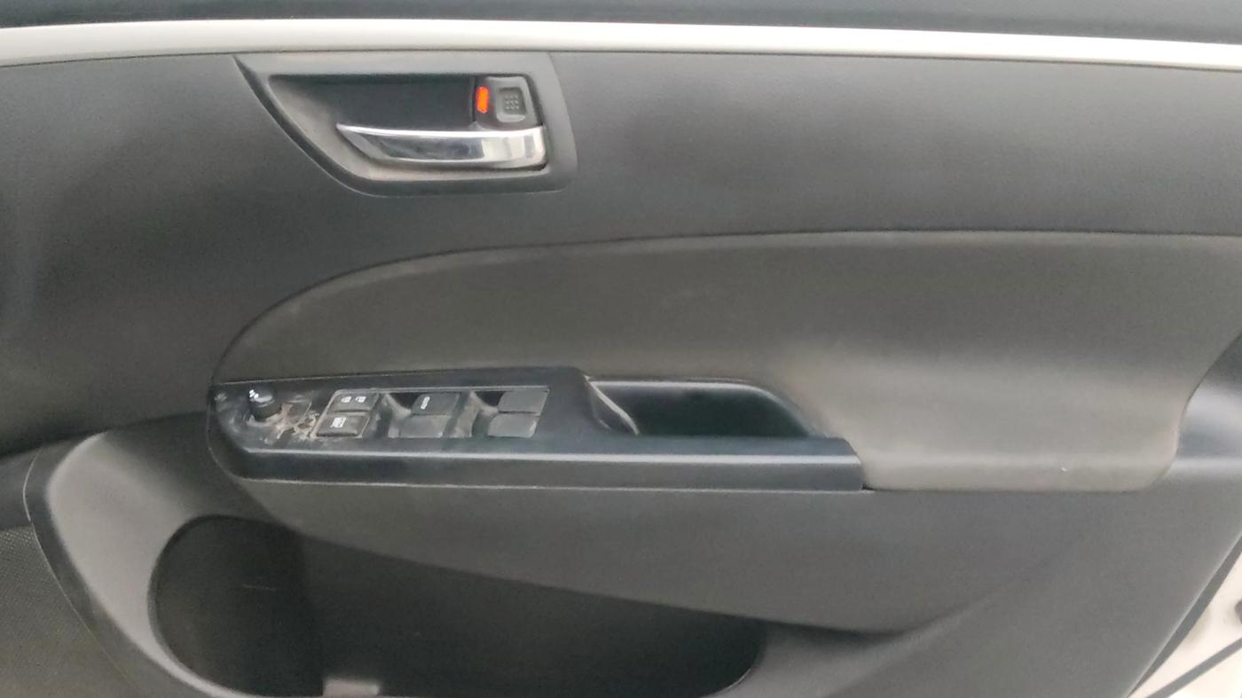 2013 Maruti Swift VXI, Petrol, Manual, 63,711 km, Driver Side Door Panels Control