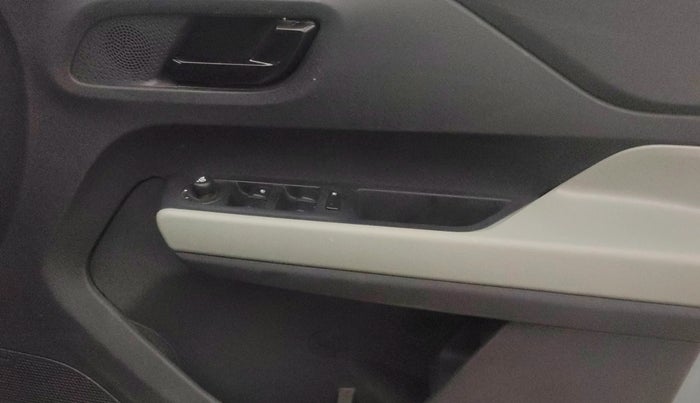 2025 Tata PUNCH Adventure Plus (S), Petrol, Manual, 1,506 km, Driver Side Door Panels Control
