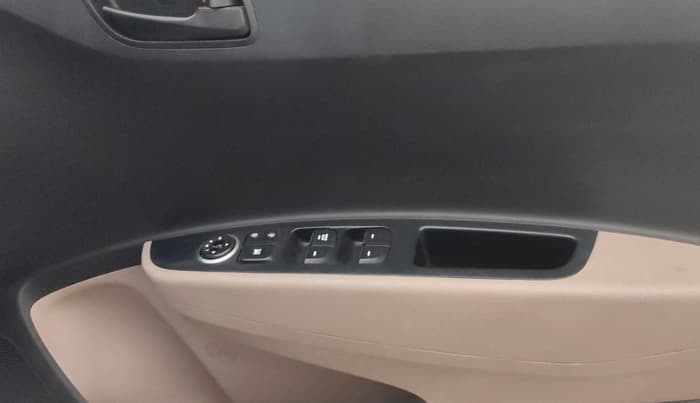 2019 Hyundai Grand i10 MAGNA AT 1.2 KAPPA VTVT, Petrol, Automatic, 80,468 km, Driver Side Door Panels Control