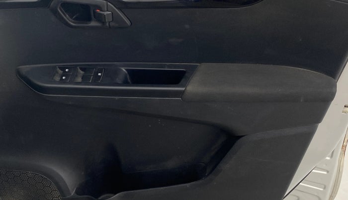 2018 Mahindra KUV 100 NXT K8 P 6 STR, Petrol, Manual, 13,934 km, Driver Side Door Panels Control