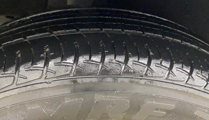 2017 Maruti Baleno DELTA PETROL 1.2, Petrol, Manual, 45,692 km, Right Rear Tyre Tread