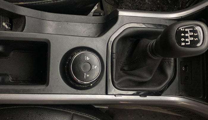 2020 Tata NEXON XM PETROL, Petrol, Manual, 1,48,985 km, Gear Lever
