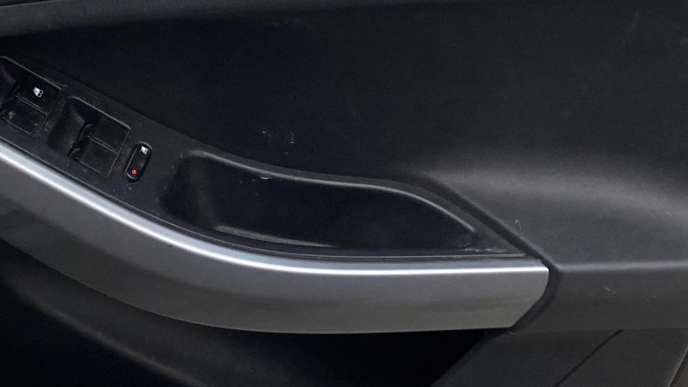 2020 Tata NEXON XM PETROL, Petrol, Manual, 1,48,985 km, Driver Side Door Panels Control