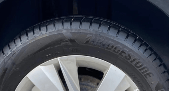 2022 Skoda KUSHAQ AMBITION 1.0L TSI AT, Petrol, Automatic, 72,030 km, Right Front Tyre Tread