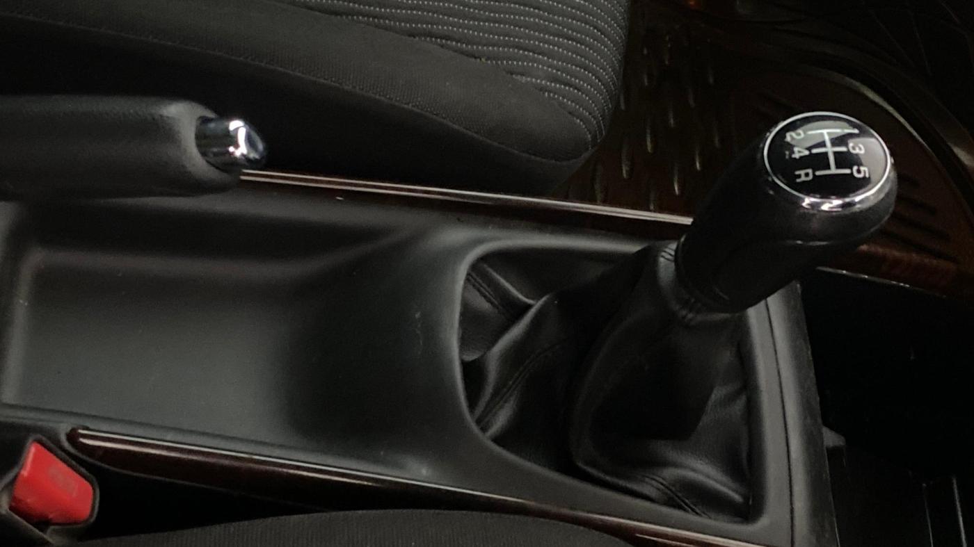 2017 Maruti Baleno ZETA DIESEL 1.3, Diesel, Manual, 67,714 km, Gear Lever