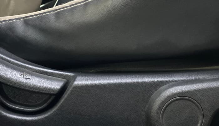2014 Hyundai Xcent S (O) 1.2, Petrol, Manual, 48,263 km, Driver Side Adjustment Panel