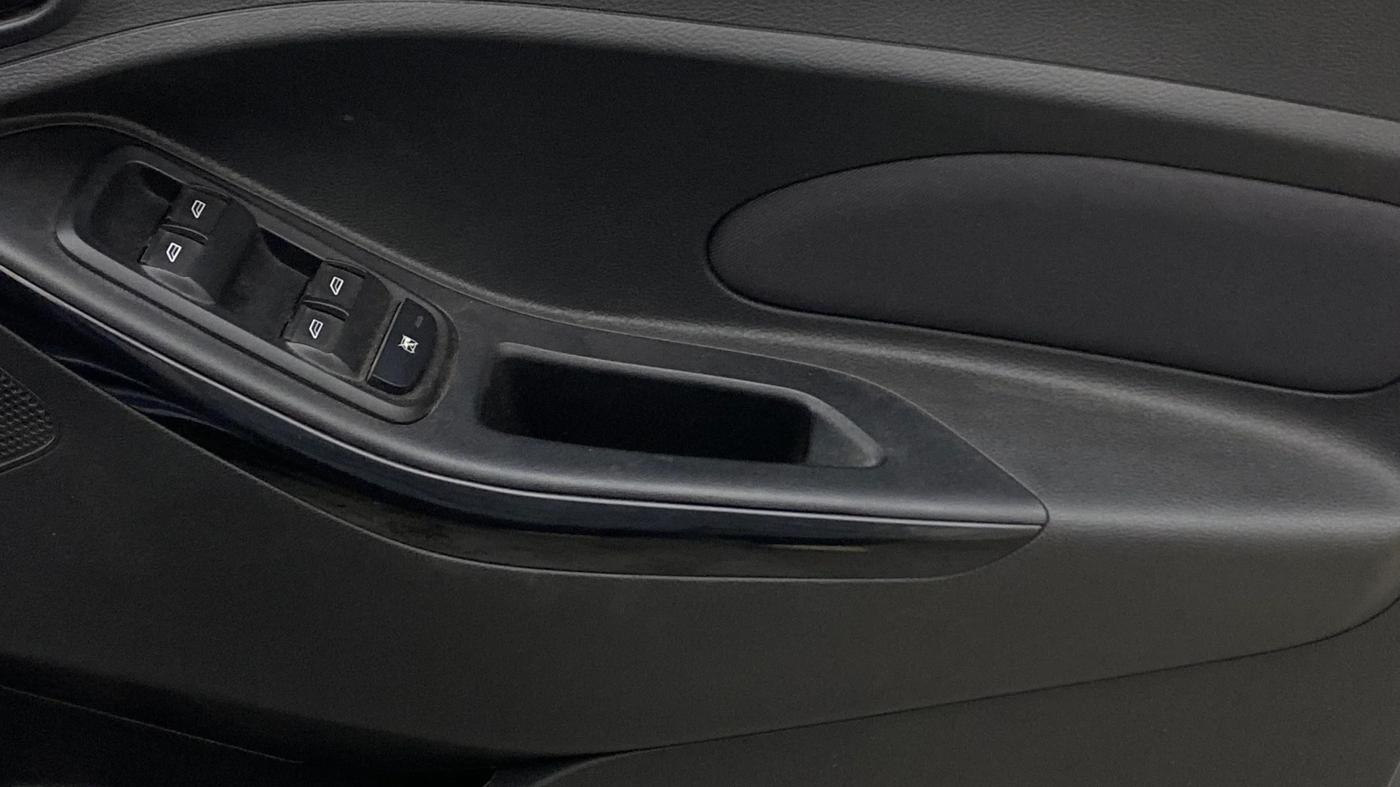 2019 Ford New Figo TITANIUM 1.2 PETROL MT, Petrol, Manual, 32,183 km, Driver Side Door Panels Control
