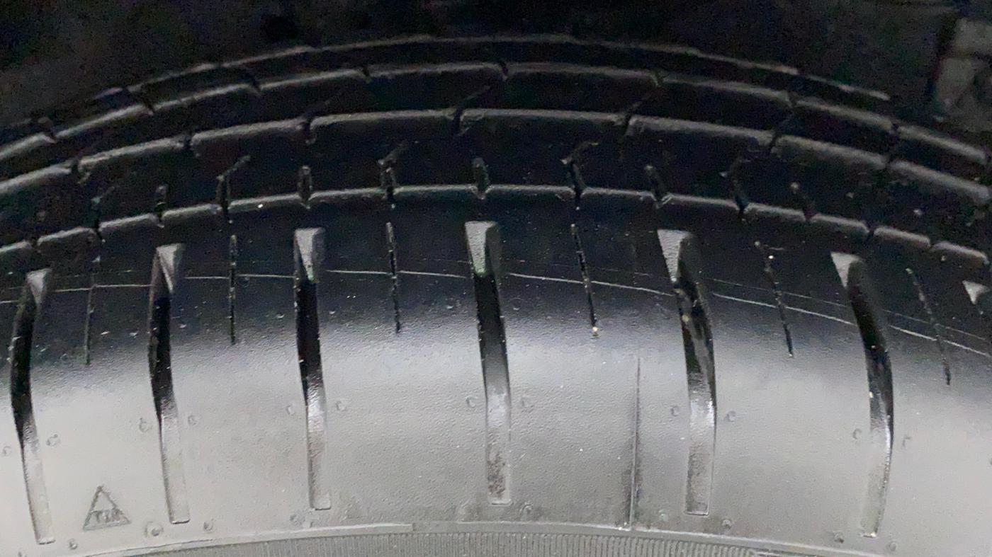 2015 Maruti Swift VDI ABS, Diesel, Manual, 1,04,763 km, Right Front Tyre Tread