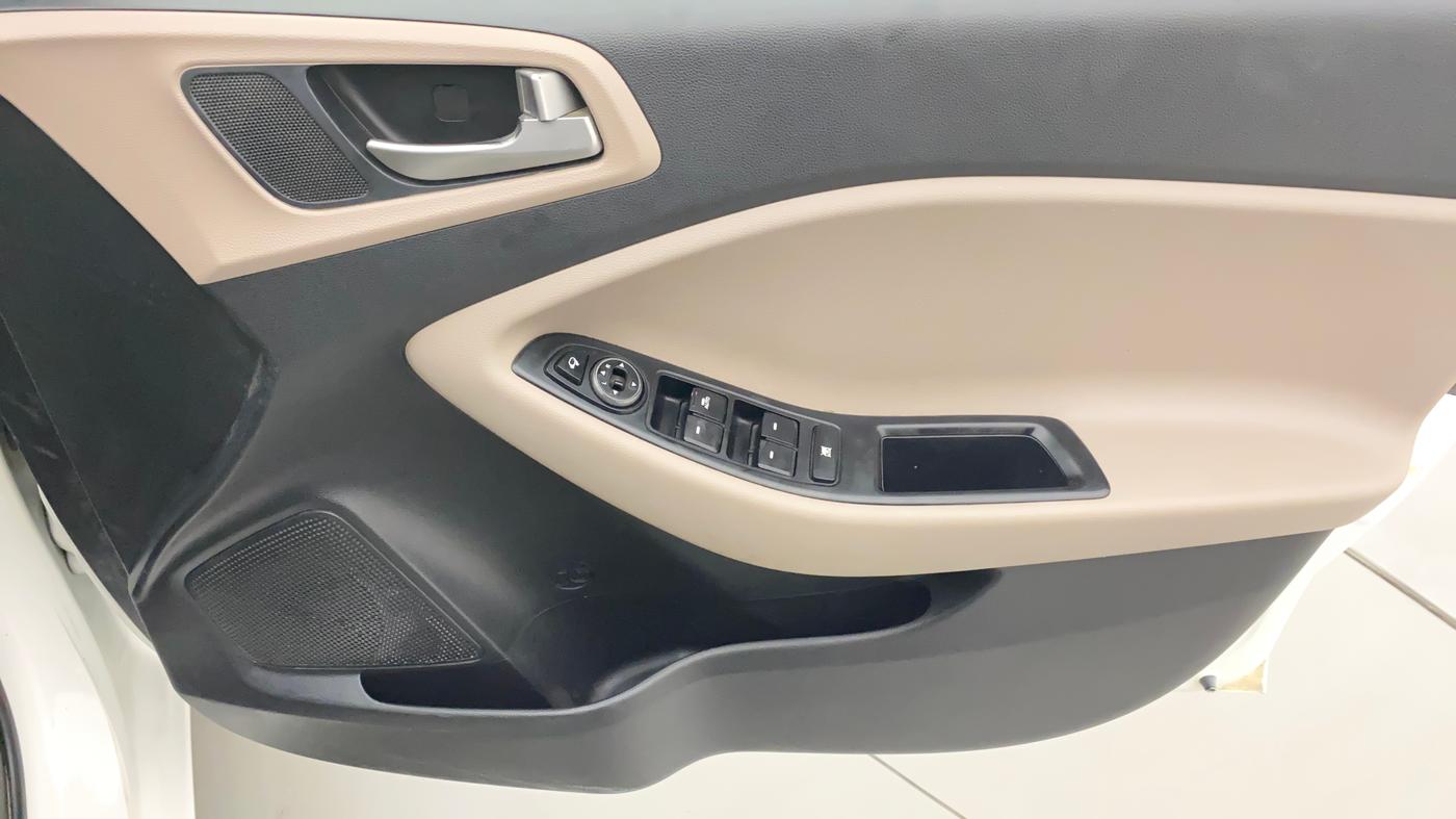 2019 Hyundai Elite i20 ASTA 1.4 CRDI (O), Diesel, Manual, 90,346 km, Driver Side Door Panels Control