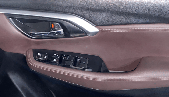 2023 Maruti Grand Vitara ZETA SMART HYBRID, Petrol, Manual, 38,489 km, Driver Side Door Panels Control