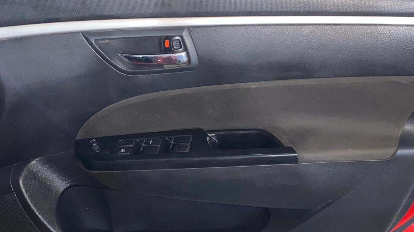 2016 Maruti Swift VXI, Petrol, Manual, 38,405 km, Driver Side Door Panels Control