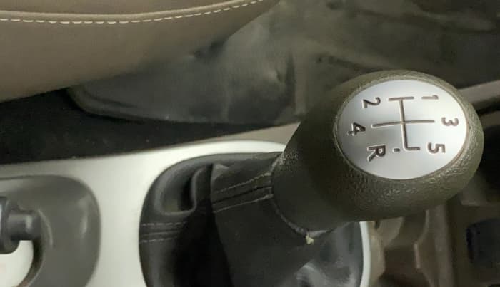 2017 Renault Duster RXL PETROL, Petrol, Manual, 47,099 km, Gear Lever