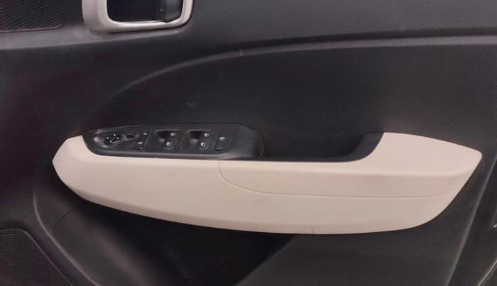2023 Hyundai VENUE S (O) 1.0 Turbo Petrol DCT, Petrol, Automatic, 18,221 km, Driver Side Door Panels Control