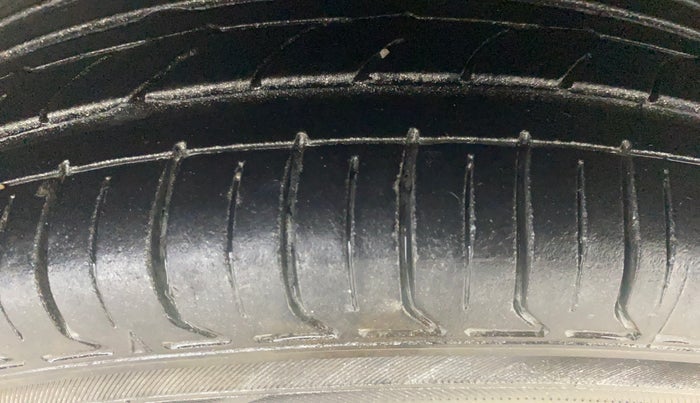 2014 Honda Amaze 1.2L I-VTEC S, Petrol, Manual, 55,712 km, Left Rear Tyre Tread