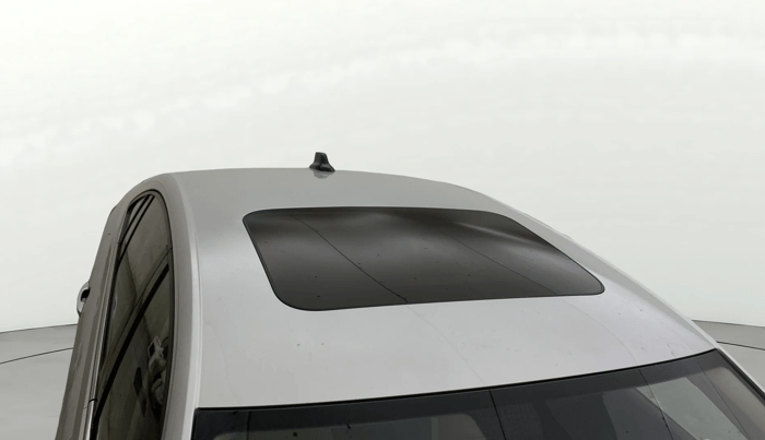 2022 Volkswagen VIRTUS TOPLINE TSI 1.0 AT, Petrol, Automatic, 87,598 km, Moonroof/ Sunroof