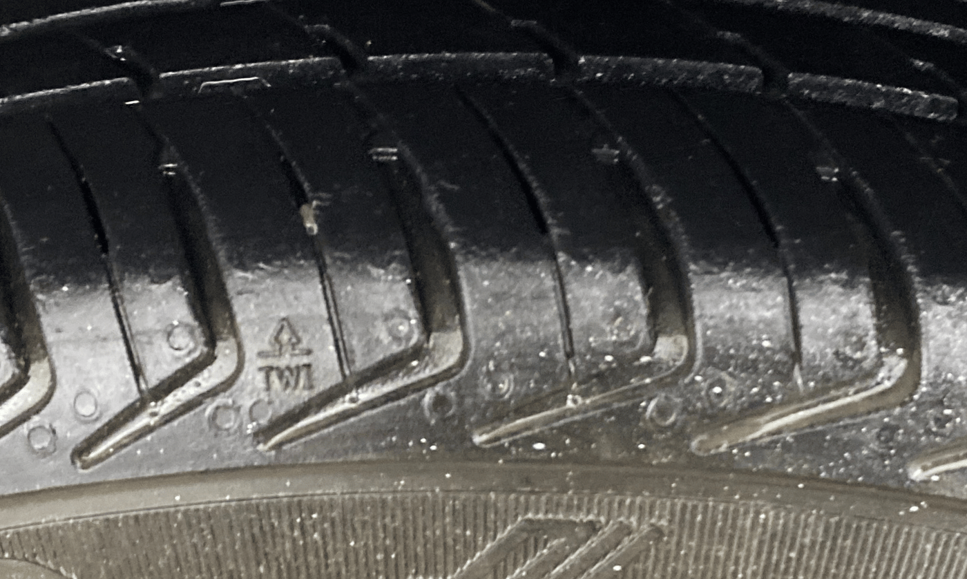 2014 Maruti Alto K10 VXI, Petrol, Manual, 1,00,475 km, Left Front Tyre Tread