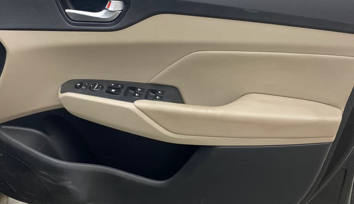 2018 Hyundai Verna 1.6 VTVT SX (O) AT, Petrol, Automatic, 81,555 km, Driver Side Door Panels Control