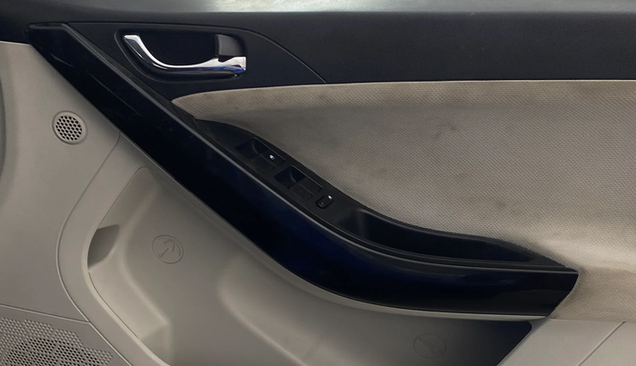 2020 Tata NEXON XZ PETROL, Petrol, Manual, 1,06,567 km, Driver Side Door Panels Control