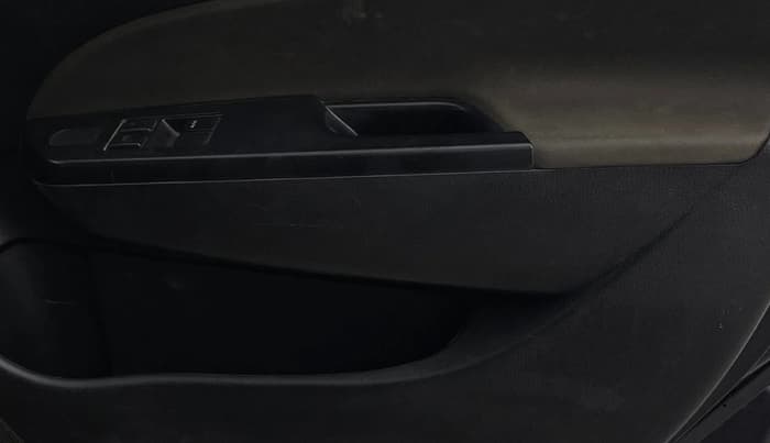 2017 Maruti Swift LXI (O), Petrol, Manual, 56,586 km, Driver Side Door Panels Control