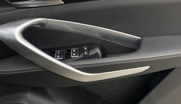 2020 MG HECTOR SHARP HYBRID 1.5 PETROL, Petrol, Manual, 43,951 km, Driver Side Door Panels Control