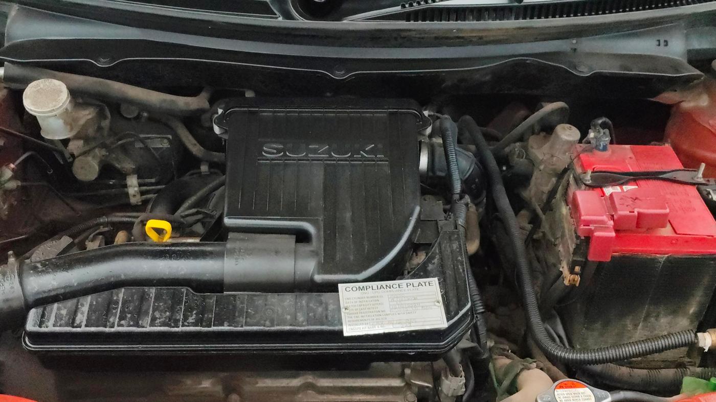 2014 Maruti Swift VXI, CNG, Manual, 41,166 km, Engine View