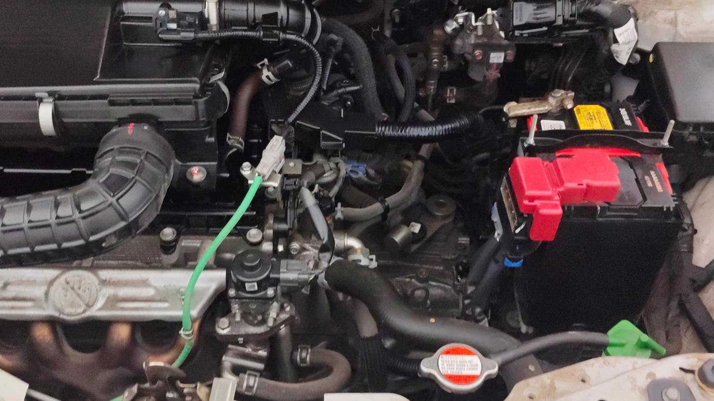 2024 Maruti Dzire ZXI CNG, CNG, Manual, 26,588 km, Engine View - Left