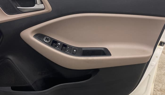 2019 Hyundai Elite i20 MAGNA PLUS 1.2, Petrol, Manual, 68,459 km, Driver Side Door Panels Control