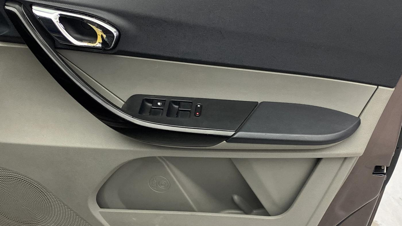 2019 Tata Tiago XZA PETROL, Petrol, Automatic, 81,475 km, Driver Side Door Panels Control