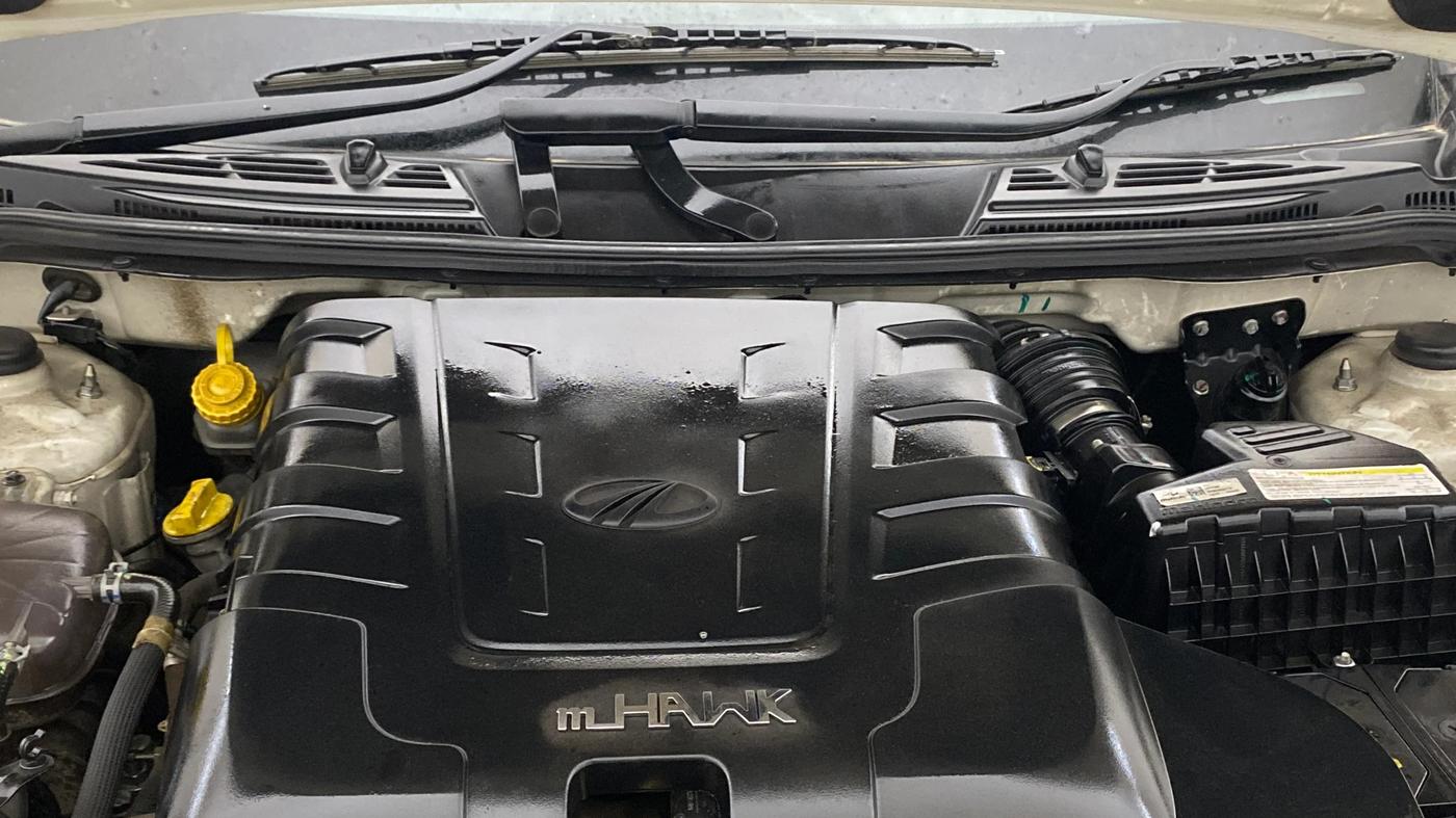 2020 Mahindra XUV500 W7, Diesel, Manual, 62,010 km, Engine View