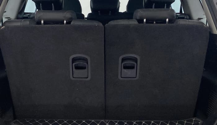 2020 Mahindra XUV500 W7, Diesel, Manual, 61,904 km, Boot Inside