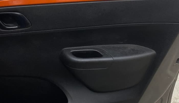 2018 Renault Kwid CLIMBER 1.0 AMT, Petrol, Automatic, 38,102 km, Driver Side Door Panels Control
