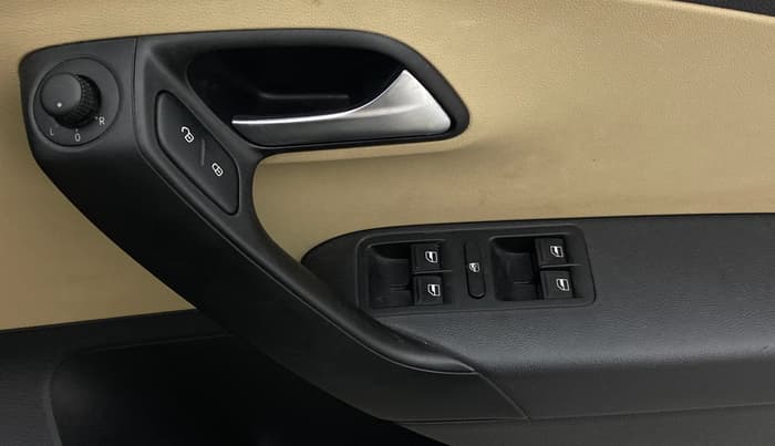 2015 Volkswagen Polo HIGHLINE1.2L, Petrol, Manual, 20,755 km, Driver Side Door Panels Control