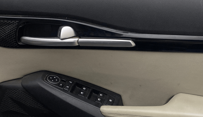 2020 KIA SELTOS HTX IVT 1.5 PETROL, Petrol, Automatic, 1,35,354 km, Driver Side Door Panels Control