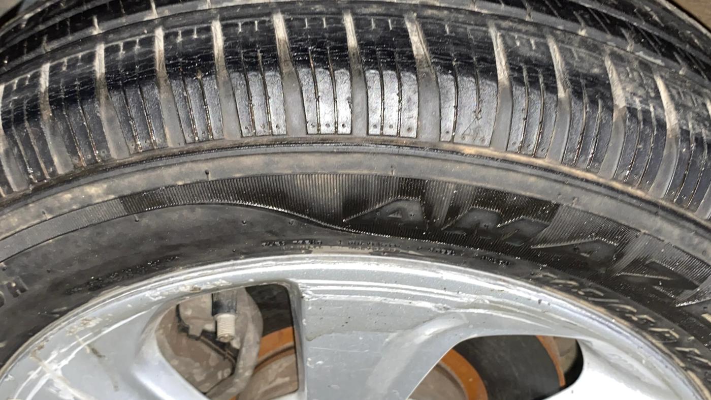 2017 Hyundai Xcent SX 1.2, CNG, Manual, 28,158 km, Left Front Tyre Tread