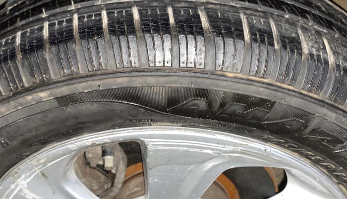 2017 Hyundai Xcent SX 1.2, CNG, Manual, 28,158 km, Left Front Tyre Tread