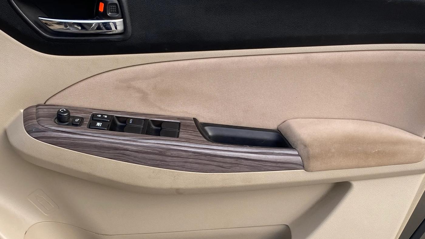2021 Maruti Dzire VXI, Petrol, Manual, 62,655 km, Driver Side Door Panels Control