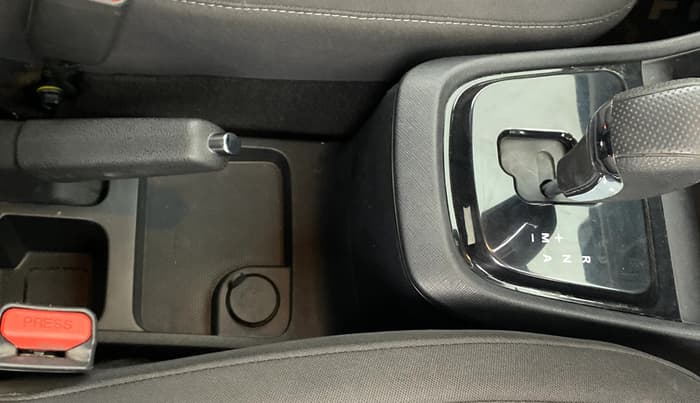 2022 Tata PUNCH CREATIVE AMT 1.2 RTN DUAL TONE, Petrol, Automatic, 20,806 km, Gear Lever