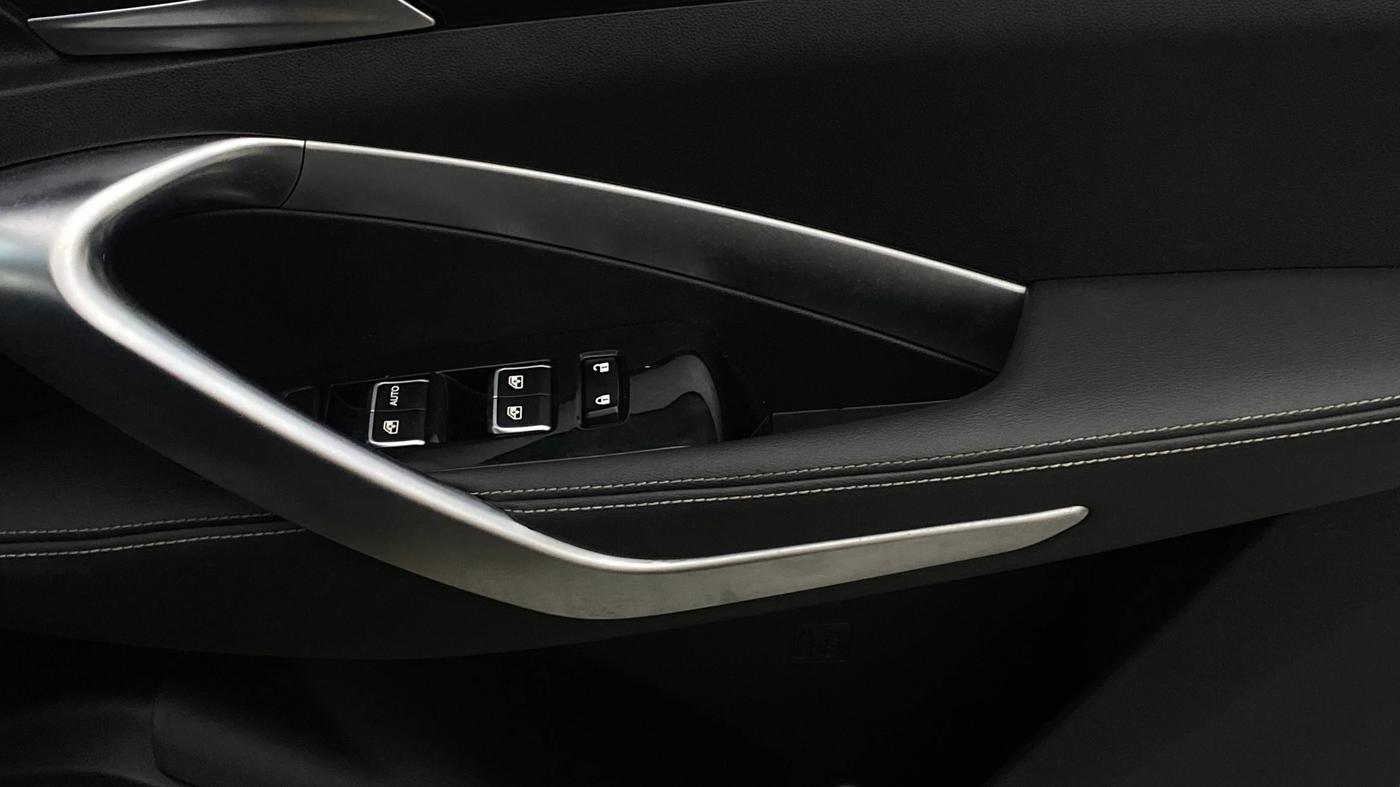 2019 MG HECTOR SHARP HYBRID 1.5 PETROL, Petrol, Manual, 27,327 km, Driver Side Door Panels Control